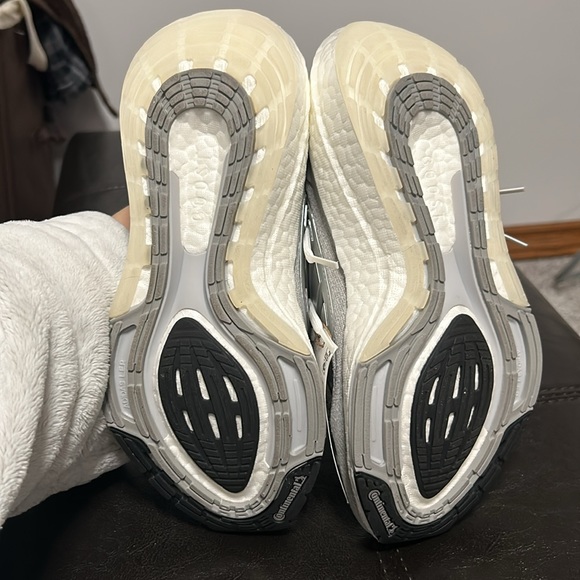 NWT Ultraboost Runners - Picture 5 of 6